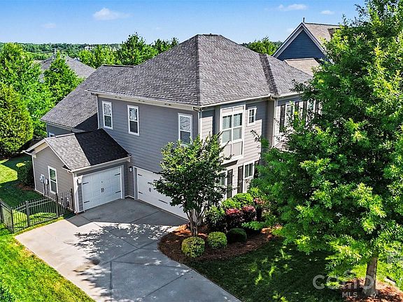 2nd image of 221 Hampton Trail Dr