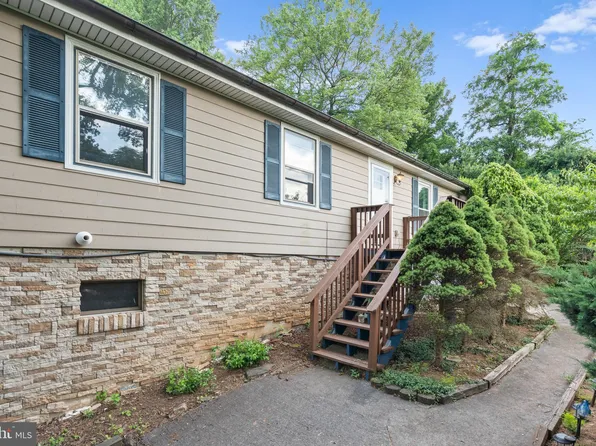 527 Rome Beauty Dr, Linden, VA 22642