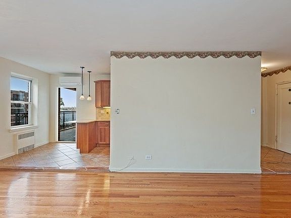 3rd image of 16241 Powells Cove Blvd APT 5B
