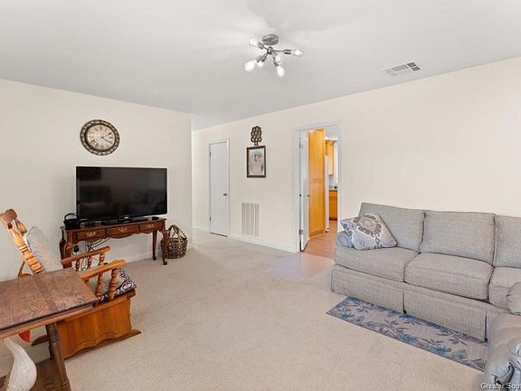 5th image of 4414 Pleasant Dr