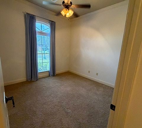 4th image of 306 Bluebonnet Dr
