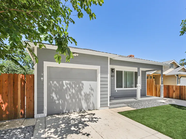 3821 15th Ave — Photo 3