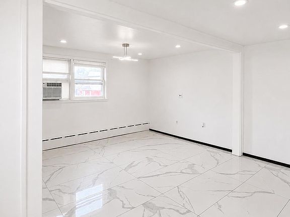 4th image of 256 Grove St
