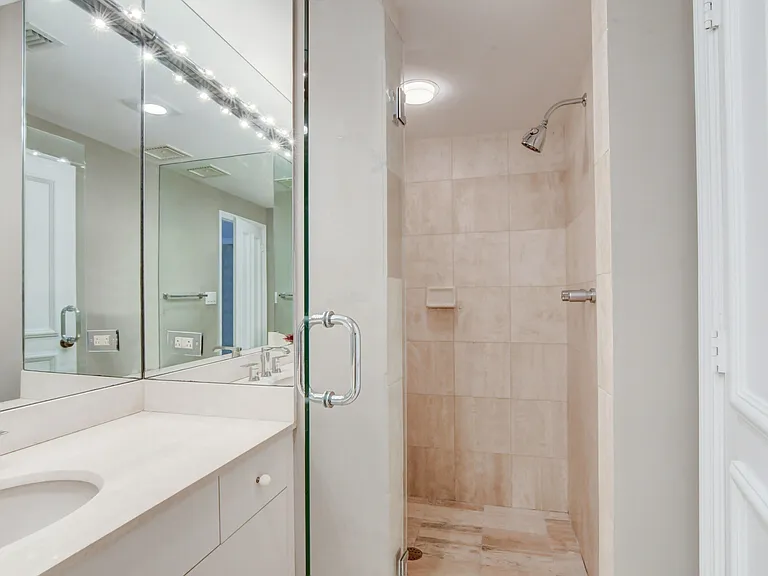 300 SE 5th Ave #6160 — Photo 25