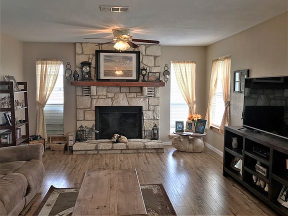 4th image of 203 Hilltop Dr