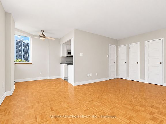 2nd image of 55 Isabella St #707