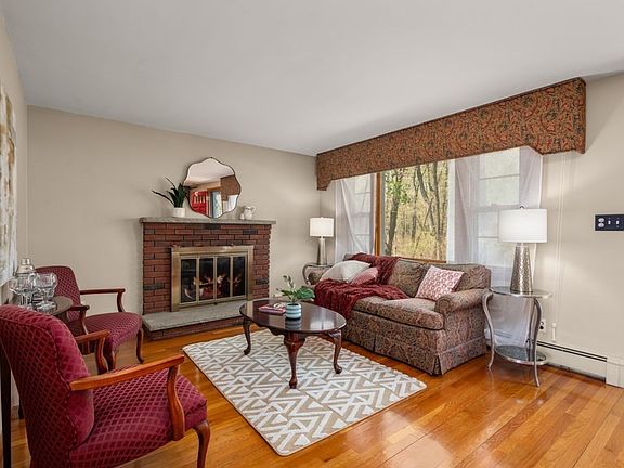 4th image of 6 Ivy Ln
