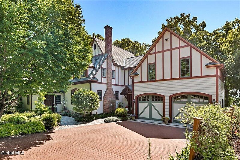 2nd image of 674 Crescent Avenue