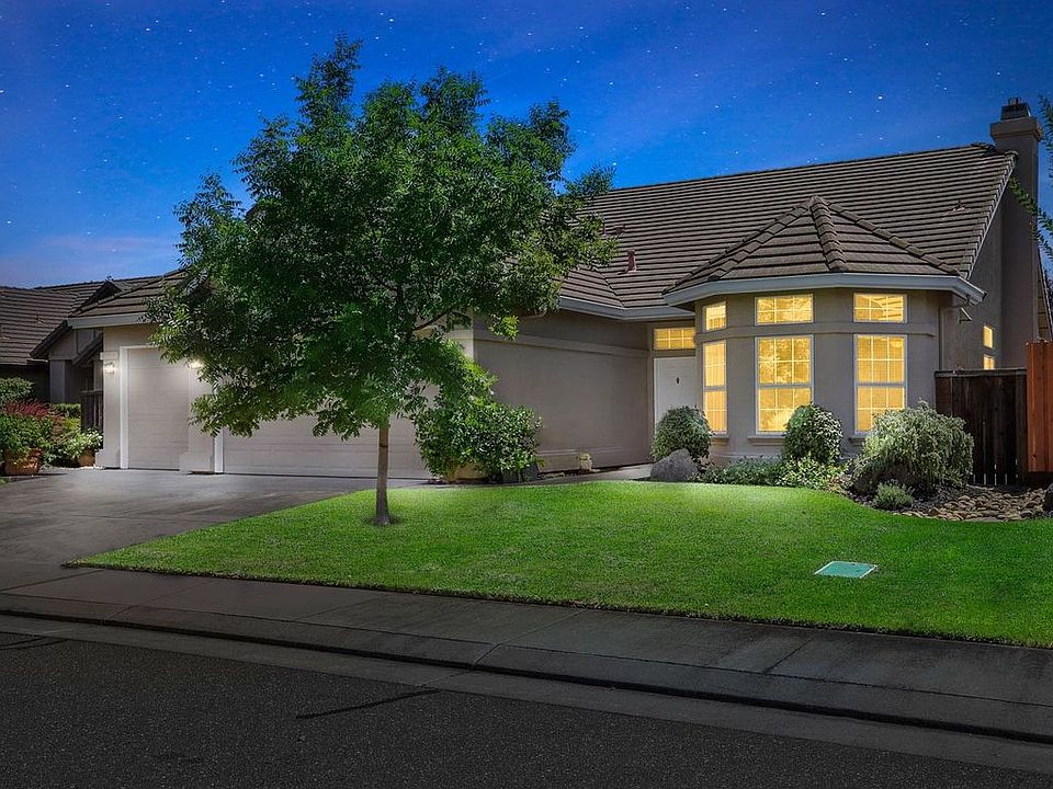 1st image of 916 Golden Oak Dr