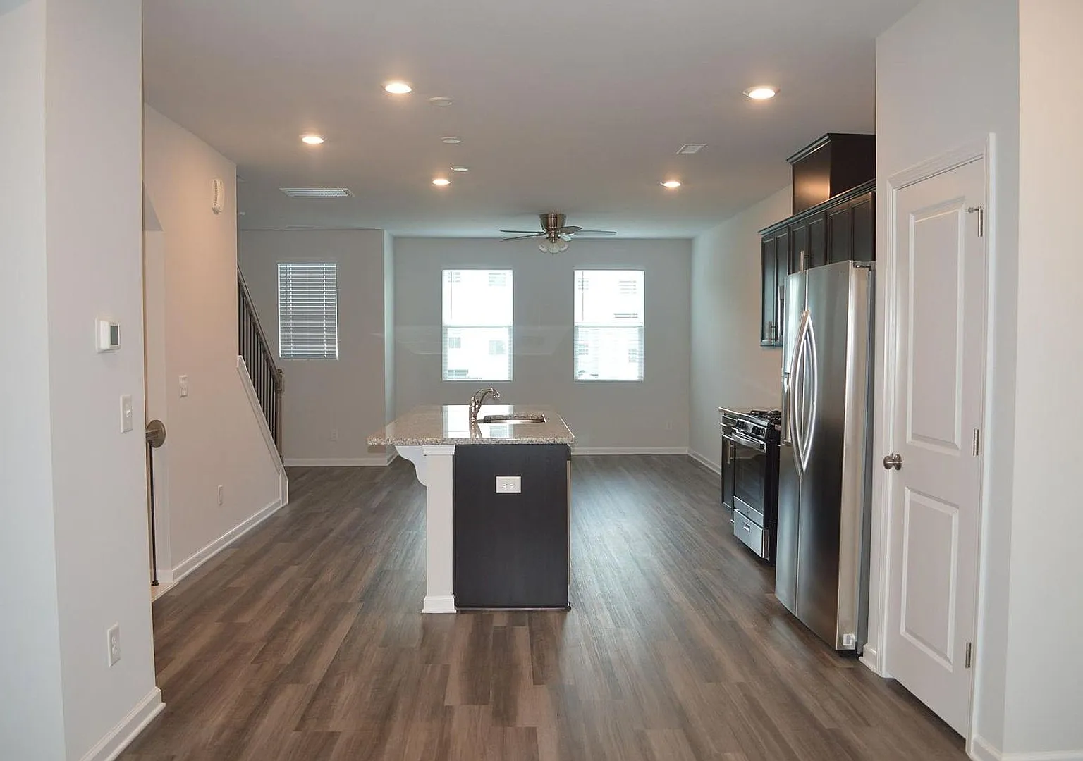 Room in 3 Bedroom Townhome at Southern Magnolia Dr — Photo 3