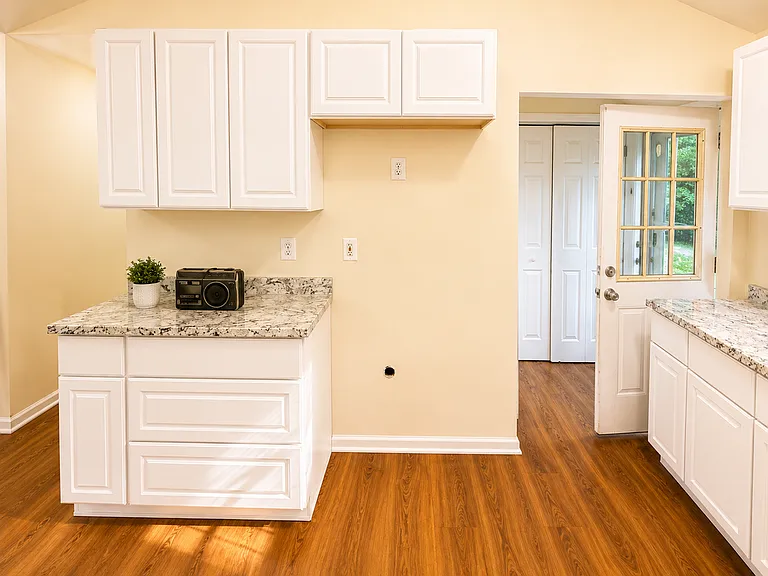 48 W Bartlett Rd — Photo 8