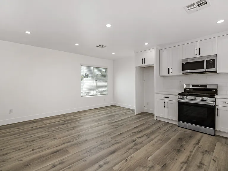 2729 Frankel St #1/2 — Photo 23