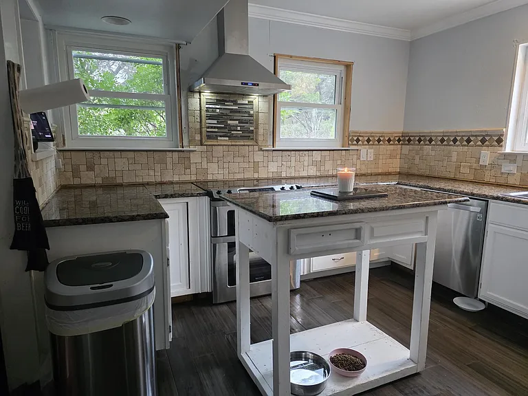 20807 Park Dr — Photo 2