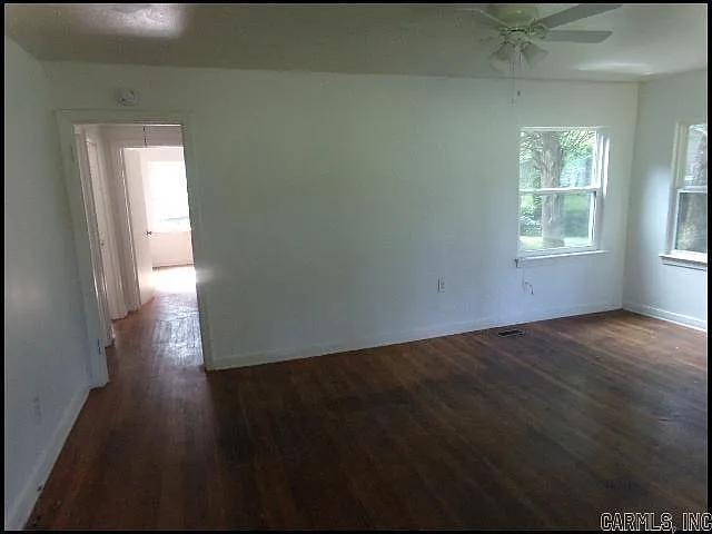 3 bed, 1.0 bath, 1025 sqft, $890 — Photo 4