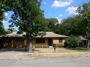 1222 Banks St, River Oaks, TX 76114