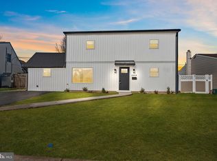 261 Northpark Dr, Levittown, PA 19054