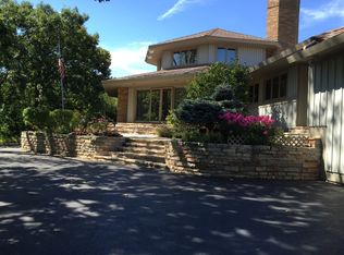 4 Wayne Ln, Hawthorn Woods, IL 60047