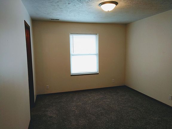 5th image of 6417 Burlington Ave APT 3