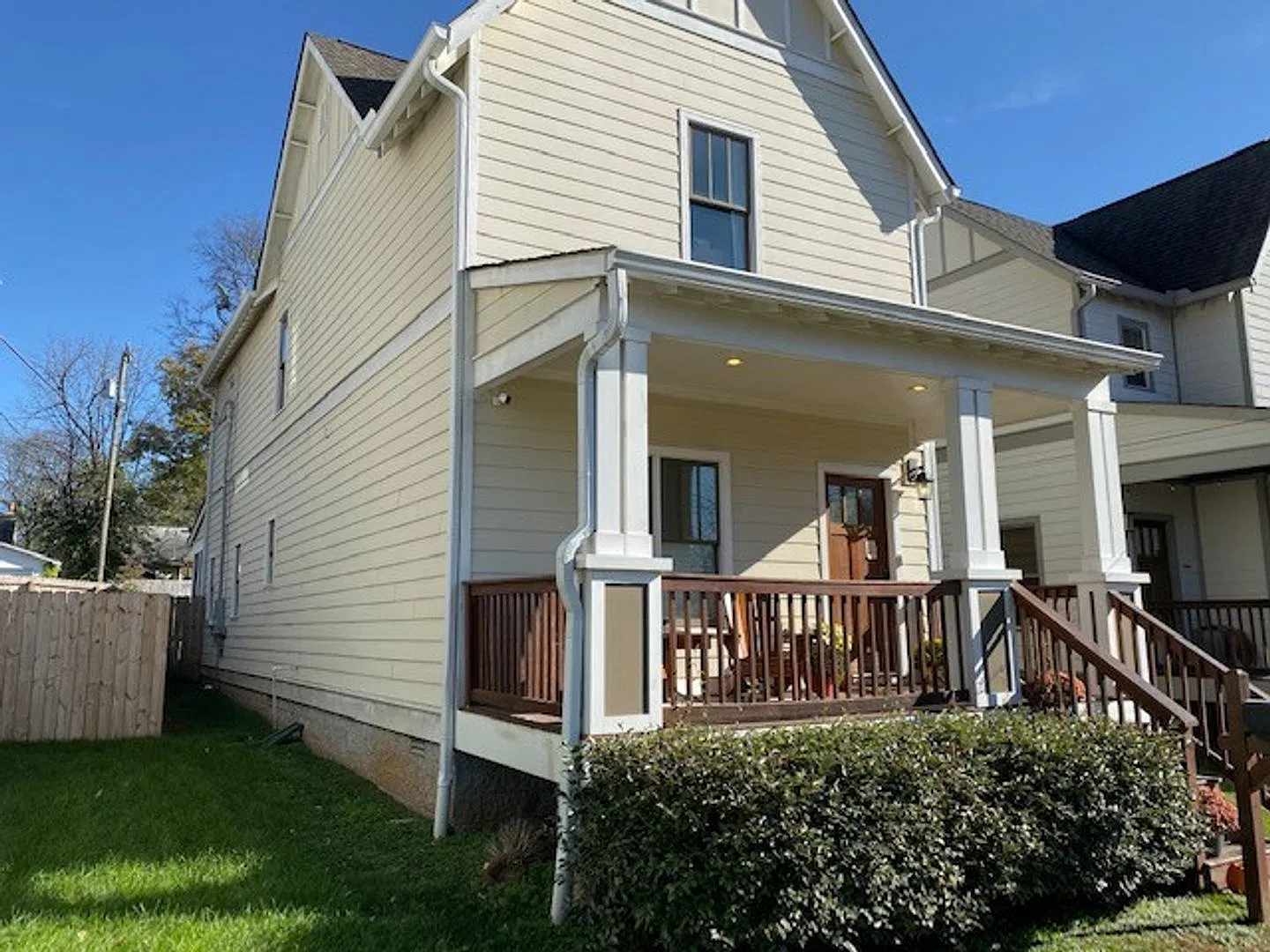 Craftsman Inspired 3 Bed/ 2.5 Bath Home in Cleveland Park, Fenced Yard, Pet Friendly, Screened Po... — Photo 3