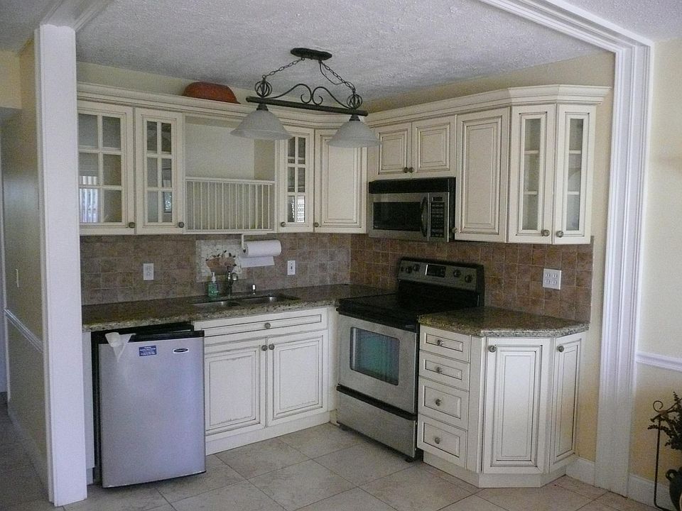 1st image of 302 Camden Dr #M