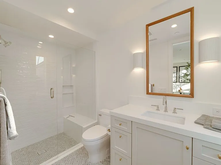 2820 Bayview Dr — Photo 27