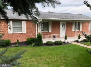 28 Warwick Dr, Chambersburg, PA 17201