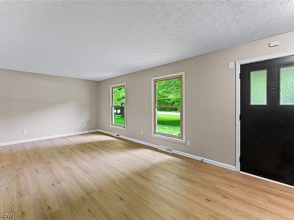 4th image of 6820 Lockwood Blvd