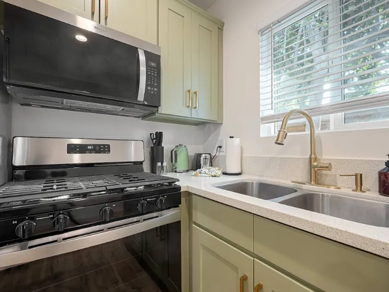 7106 Lasaine Ave — Photo 42