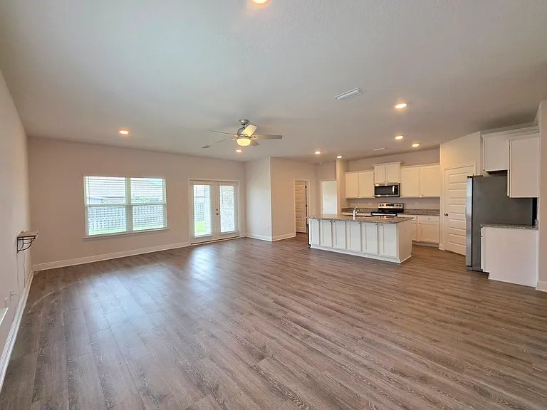 7757 Burnside Loop — Photo 4