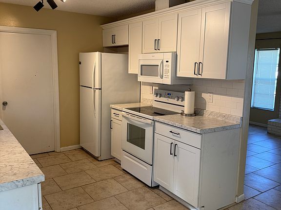 5th image of 1816 Oak St