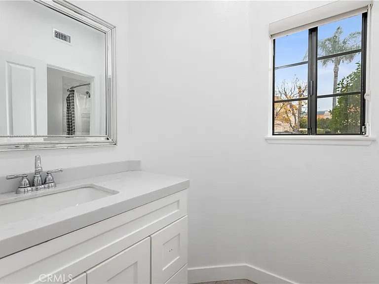 729 Maywood Ct — Photo 18