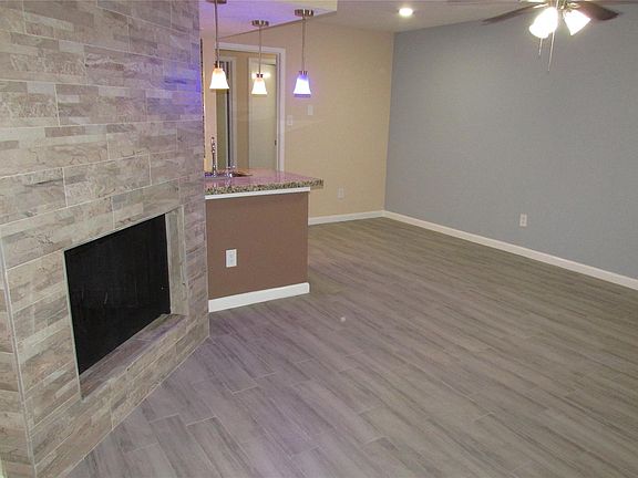 3rd image of 3919 Fairmont Pkwy APT 215