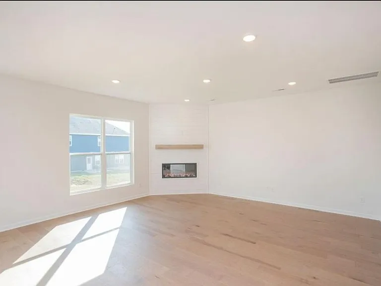3807 Lantern Ln — Photo 8