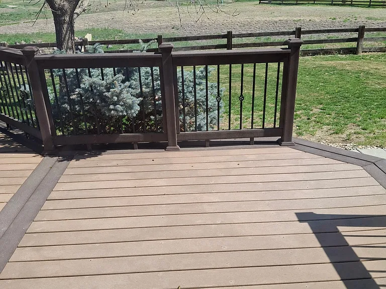 458 Bonanza Dr — Photo 2