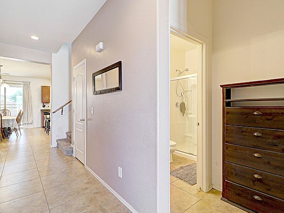 21211 E Creekside Entryway and Bath
