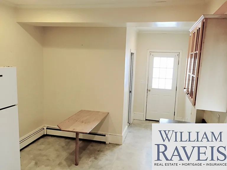 67 1/2 Roseneath Ave #1 — Photo 4