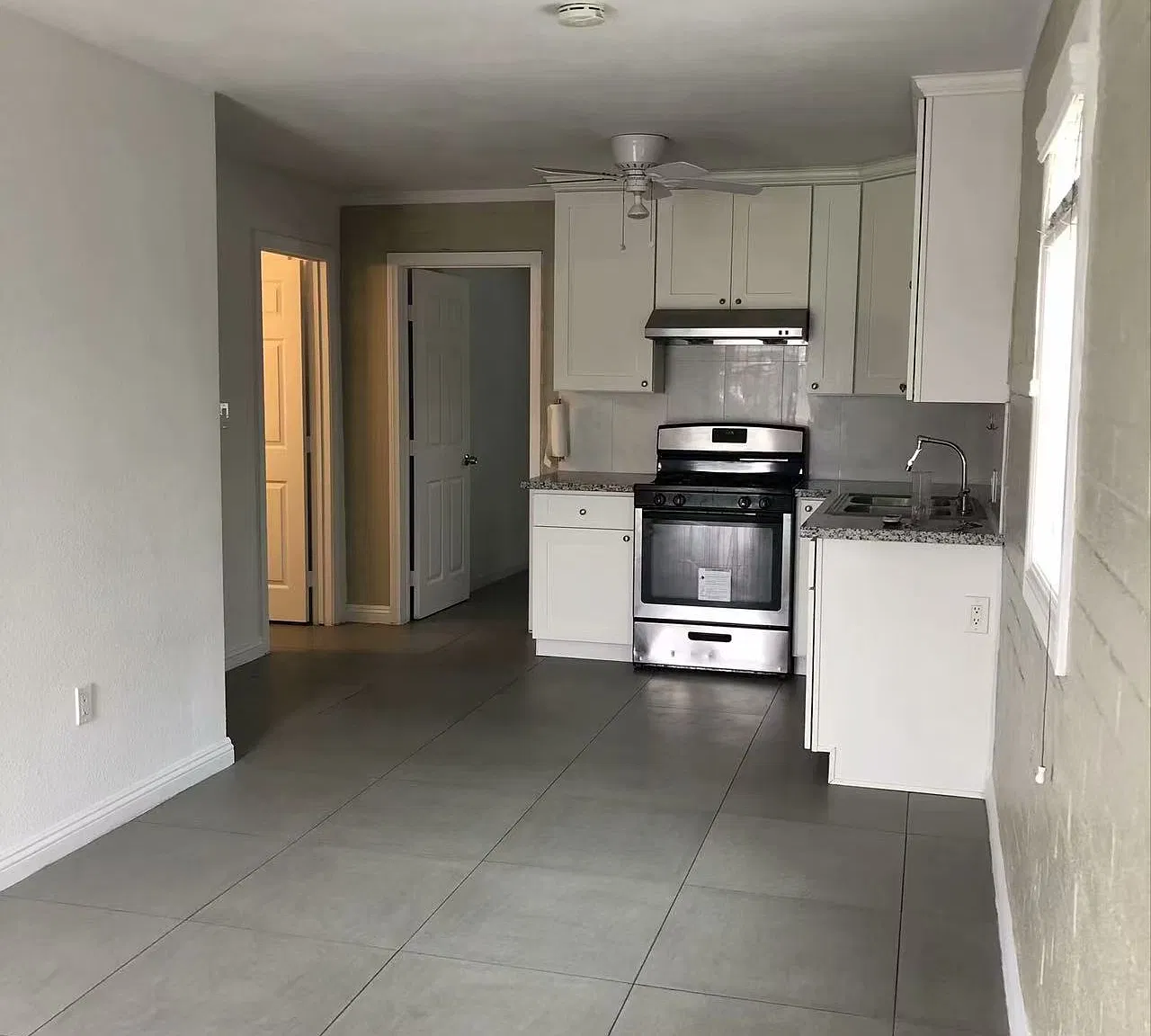 275 W Phillips Blvd — Photo 2