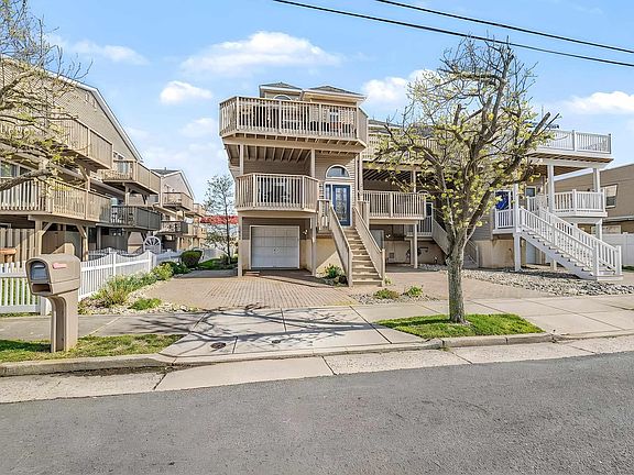 2nd image of 223 N Coolidge Ave