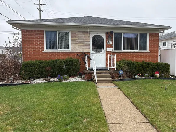 23003 Tuscany Ave, Eastpointe, MI 48021