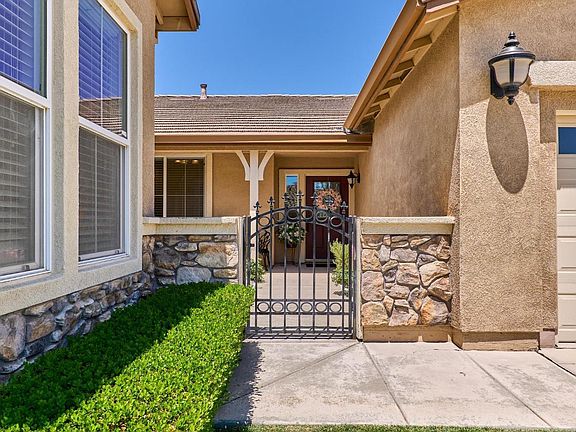 3rd image of 905 Livingston Place