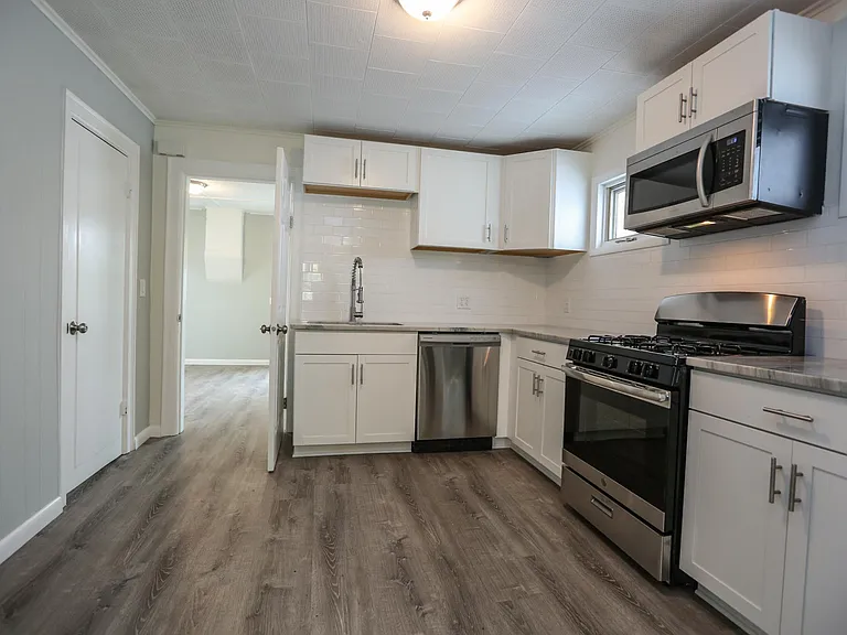 146 Benton St — Photo 3