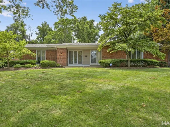 1236 Warson Pines Dr, Saint Louis, MO 63132