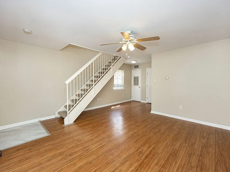 454 W Parker Blvd #A10 — Photo 2
