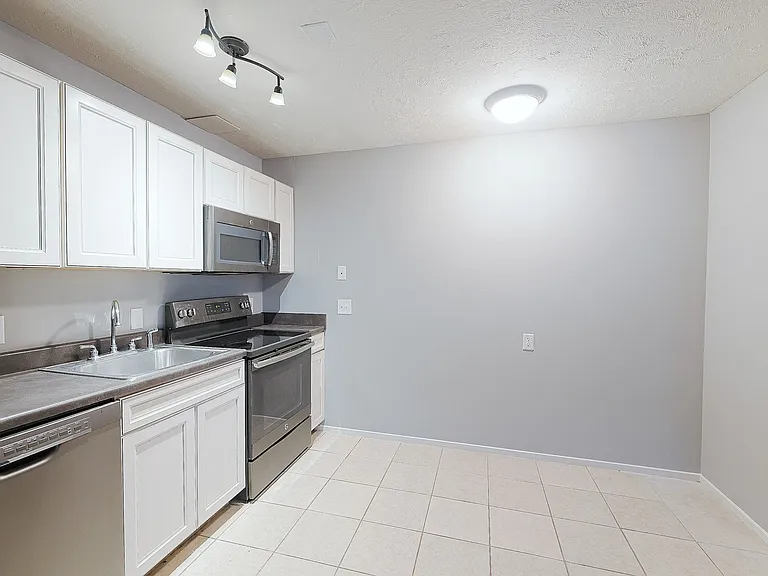 Marshall Apartments — Photo 13