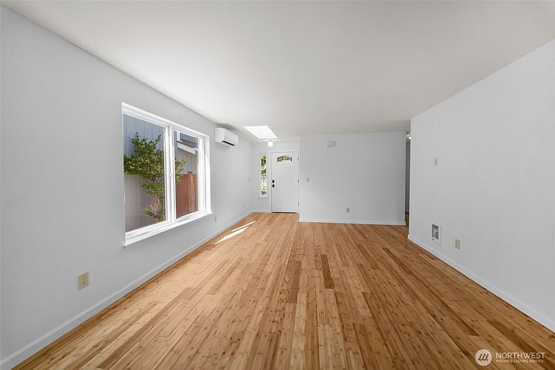 5th image of 602 Malibu Drive SE