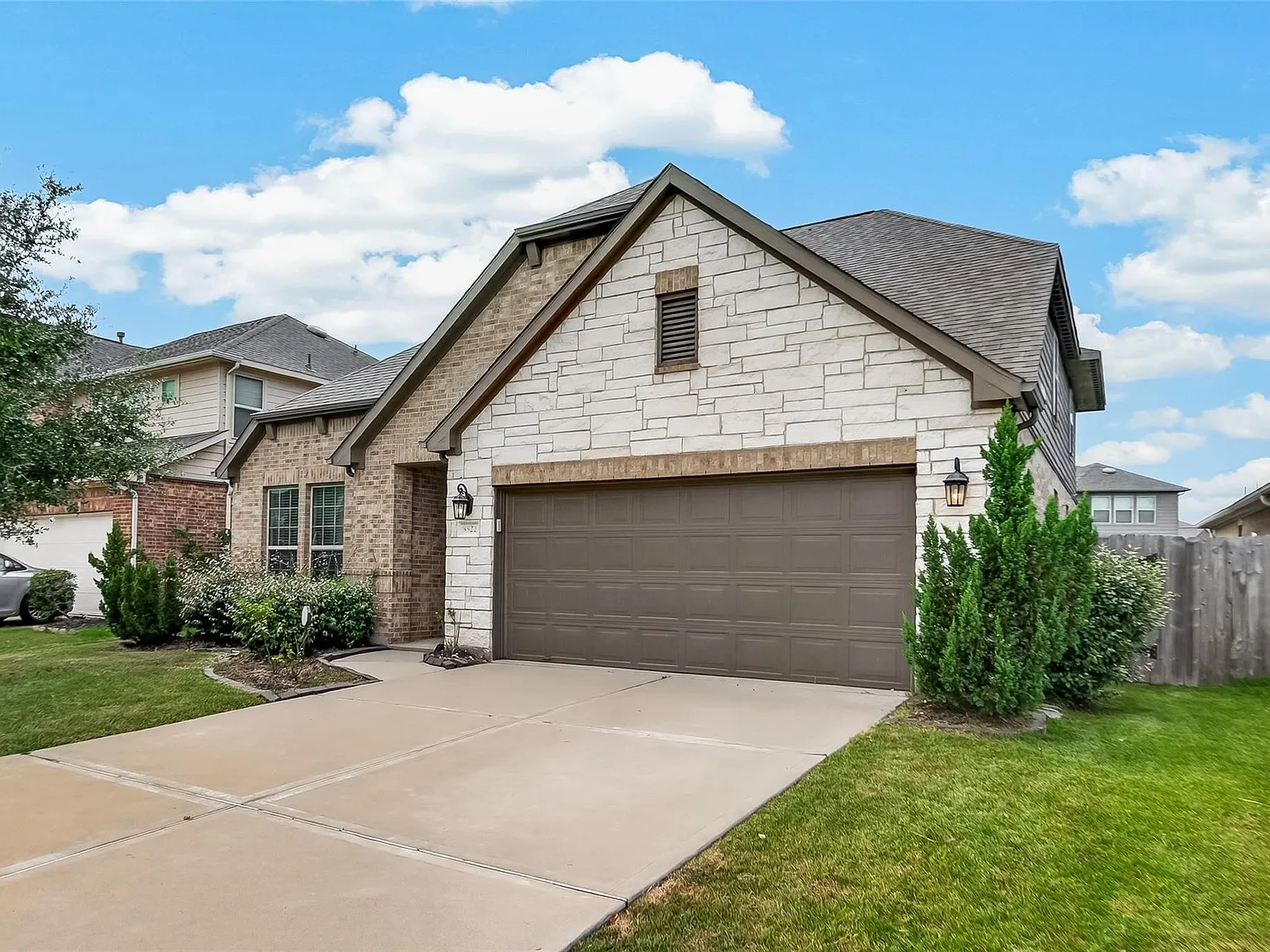 5 bed, 4.0 bath, 3088 sqft, $3,095 — Photo 4