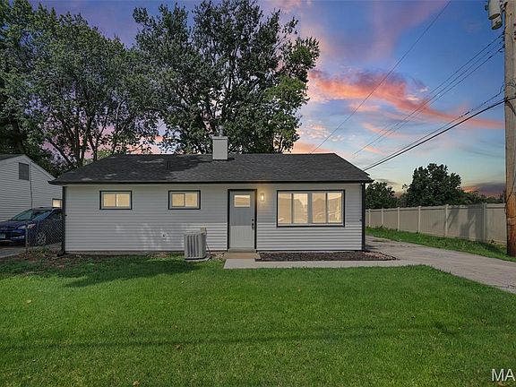 2nd image of 1009 Royal Heights Rd