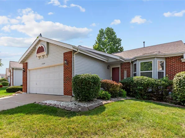 1529 Lienemann Dr, Saint Peters, MO 63303