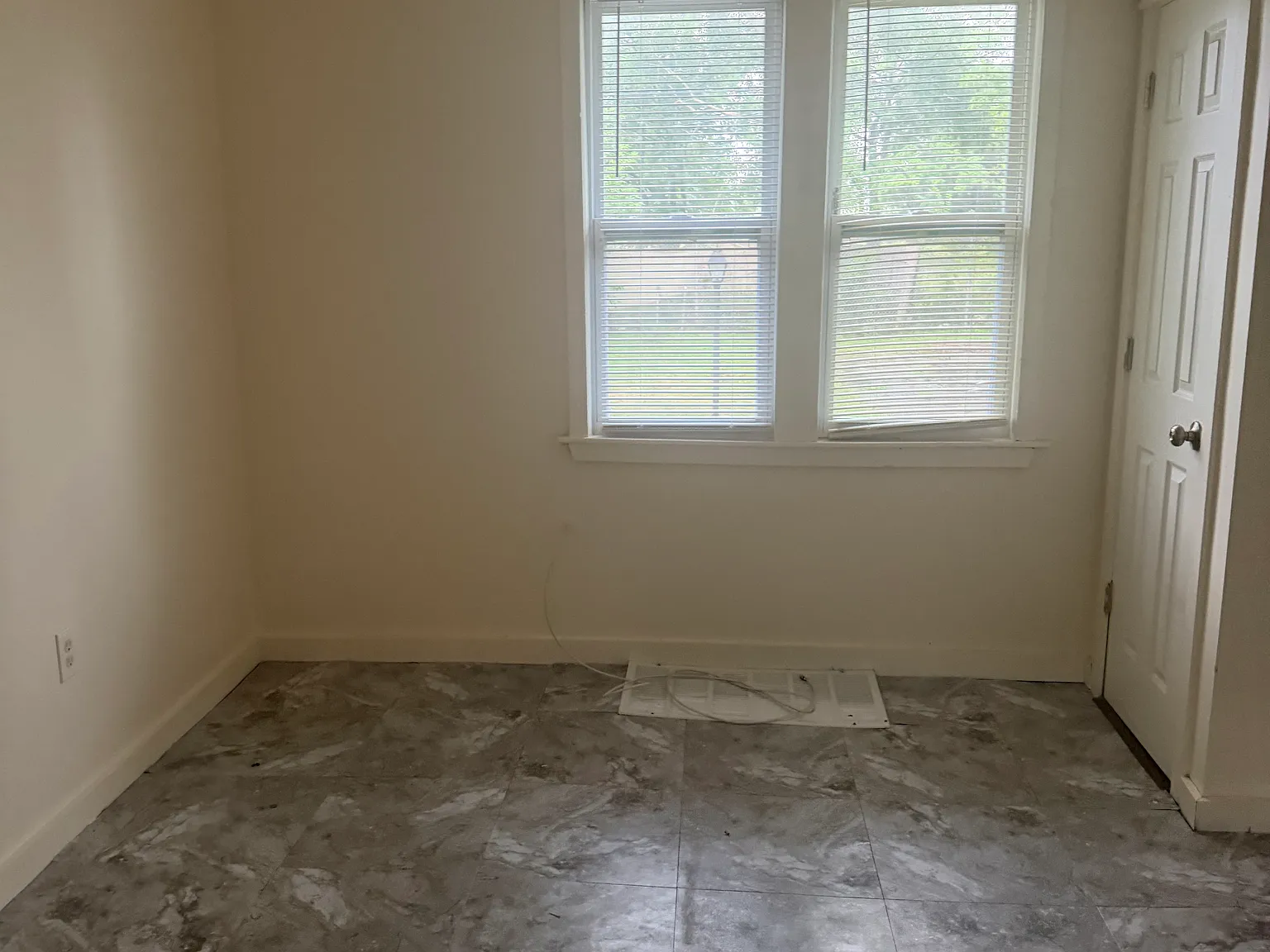 3 bed, 1800 sqft, $1,300 — Photo 2
