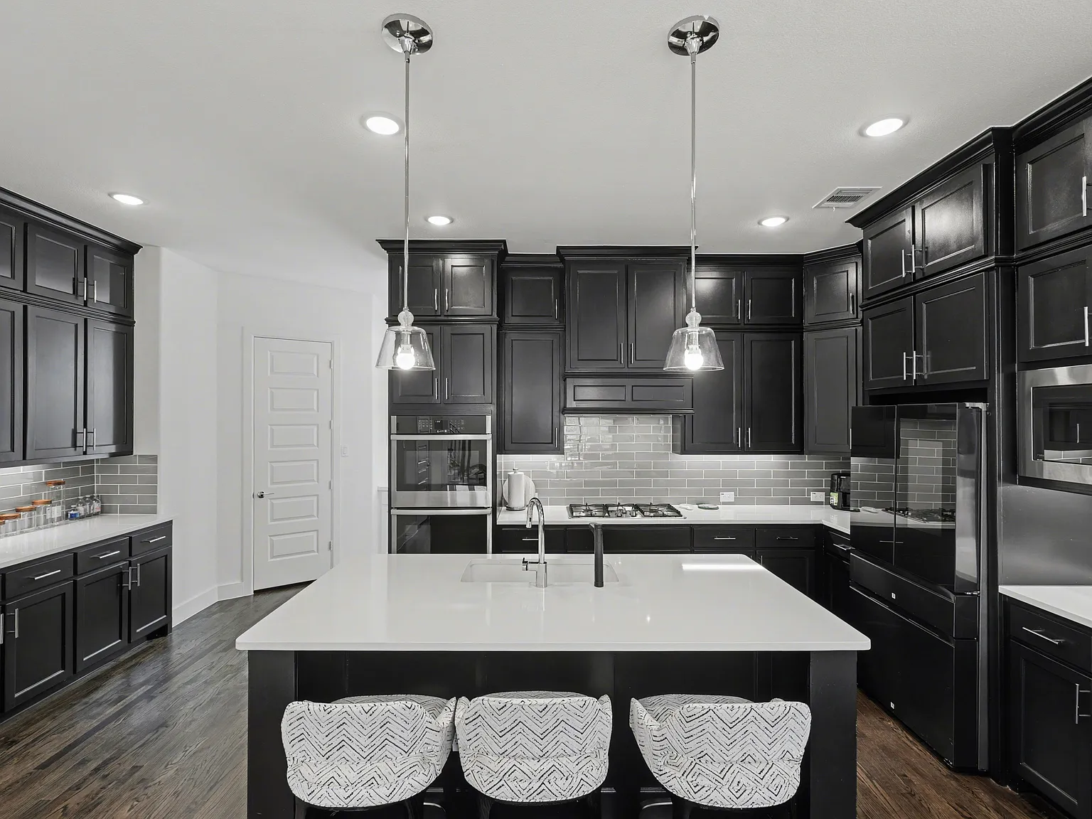 3 bed, 2.5 bath, 2209 sqft, $7,500 — Photo 4